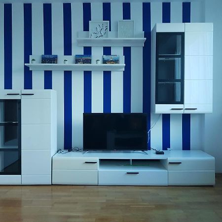 Central Apartment With 24-7 Building Security Novi Sad Esterno foto