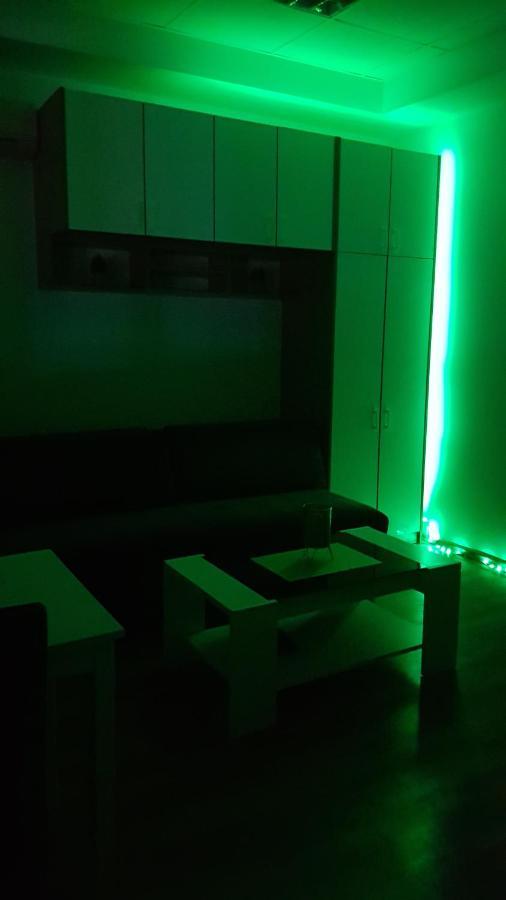 Central Apartment With 24-7 Building Security Novi Sad Esterno foto