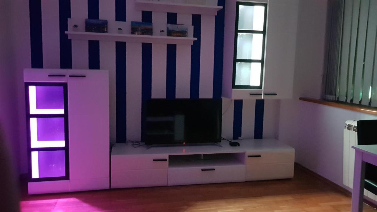 Central Apartment With 24-7 Building Security Novi Sad Esterno foto