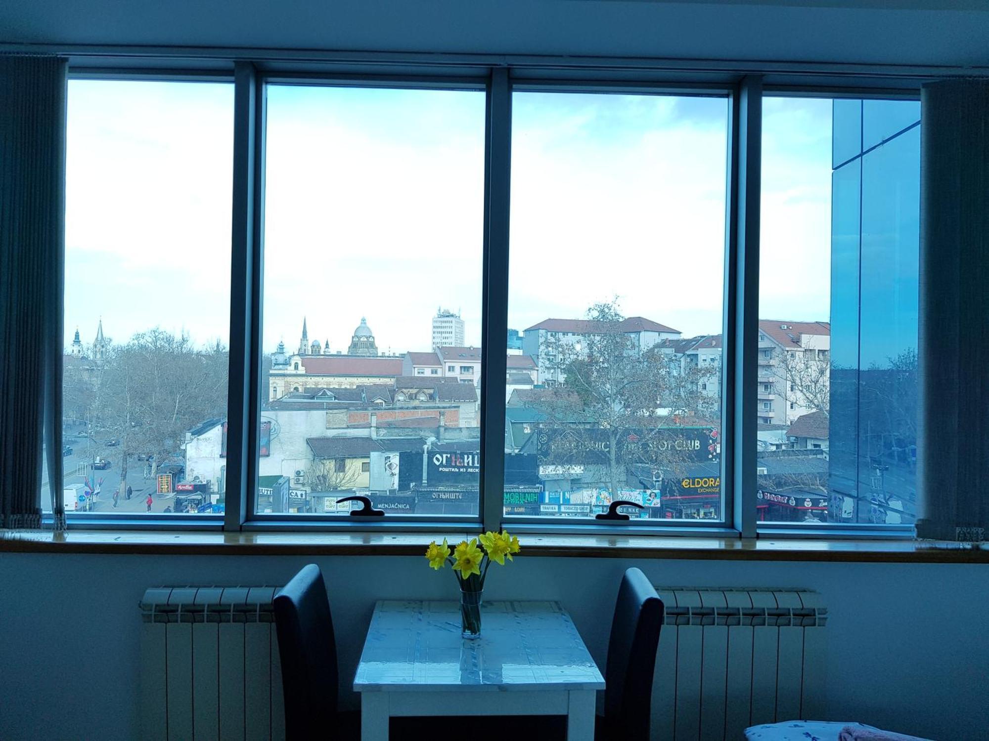 Central Apartment With 24-7 Building Security Novi Sad Esterno foto